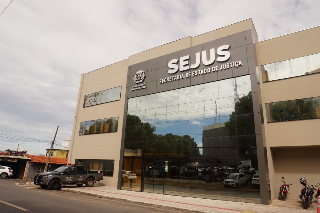 realiza leilão de veículos e sucatas em Cuiabá nesta segunda