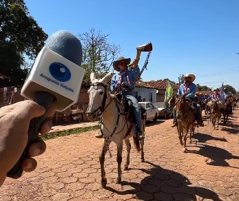 Repórter enfrenta susto com boi em cavalgada em Mato Grosso