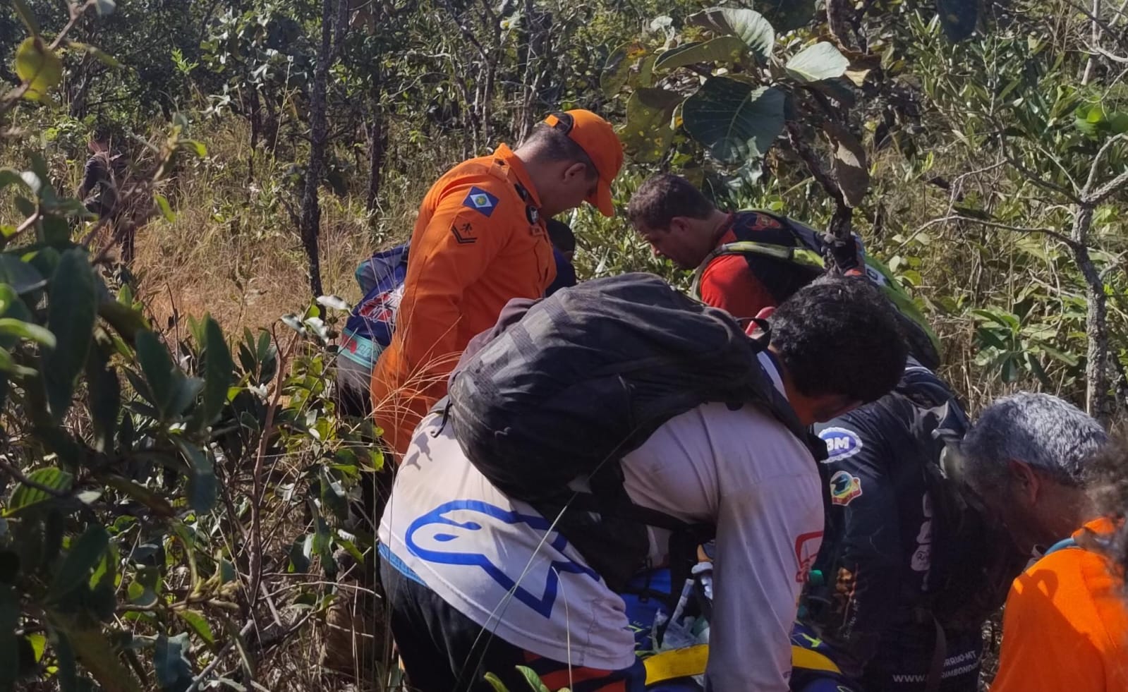 Resgate em mata mobiliza bombeiros após trilheiro sofrer parada cardiorrespiratória em Primavera do Leste