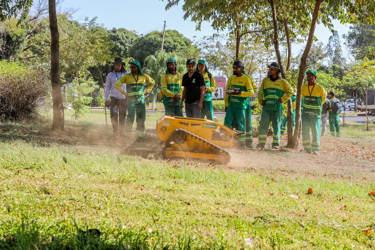 Robôs de roçagem aceleram limpeza de avenidas em Cuiabá