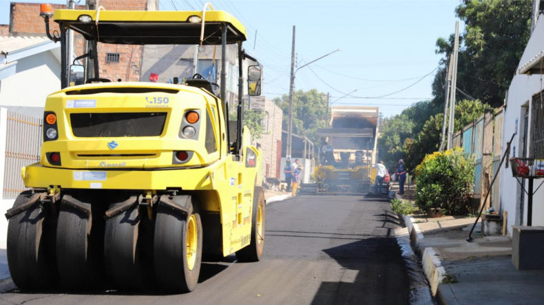 Ruas do bairro São Mateus recebem novo asfalto em Sorriso