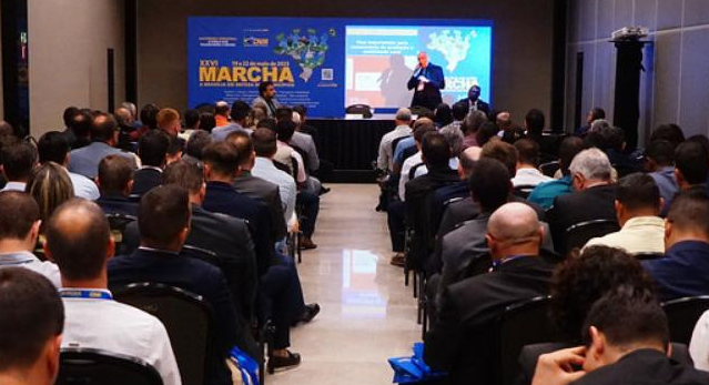Secretário de Sorriso palestra em Brasília sobre estradas vicinais