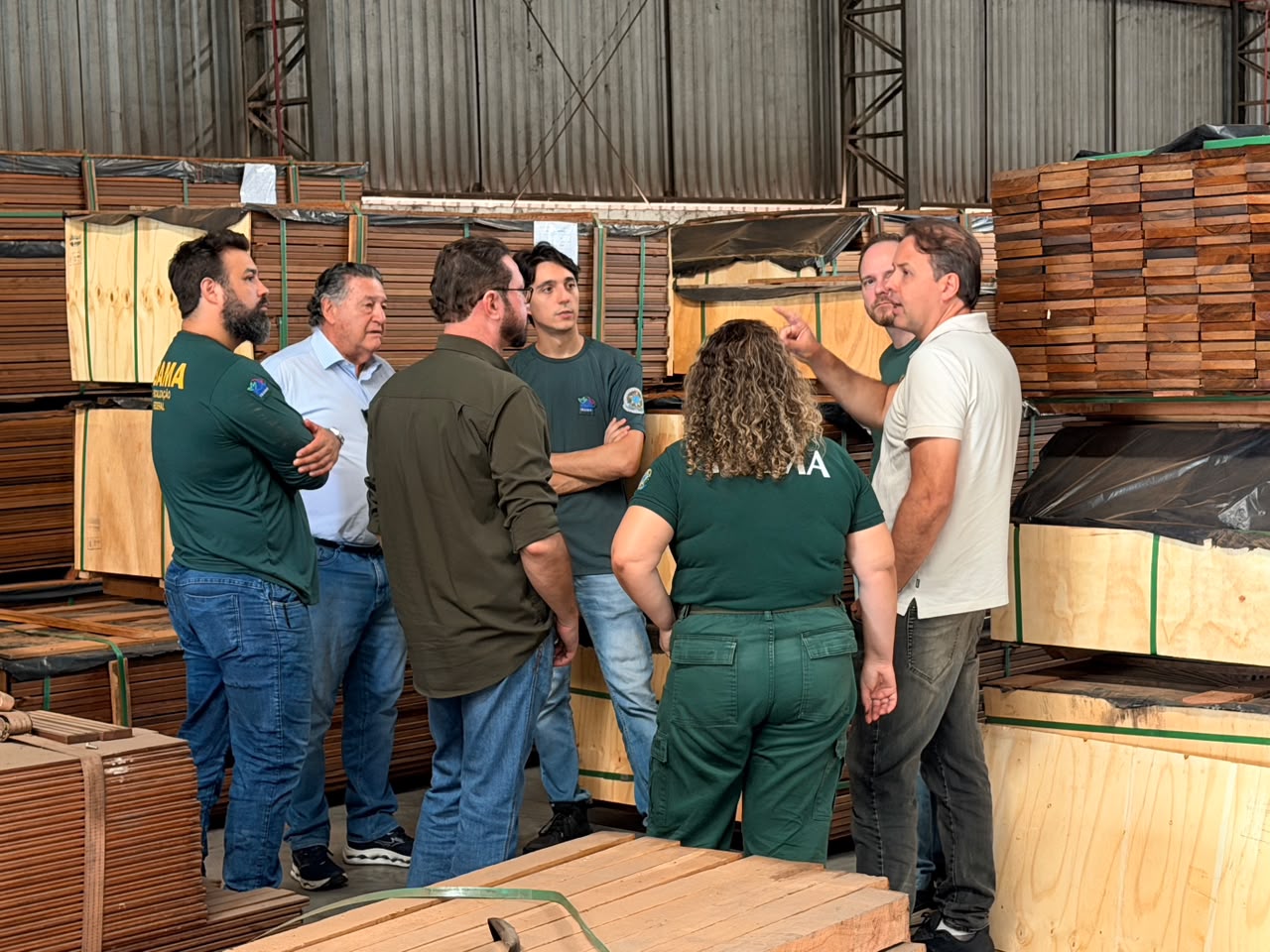 Setor madeireiro e Ibama discutem exportação via Cuiabá