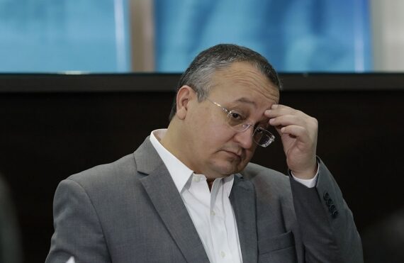 TRE suspende propaganda de Pedro Taques contra Mauro em MT