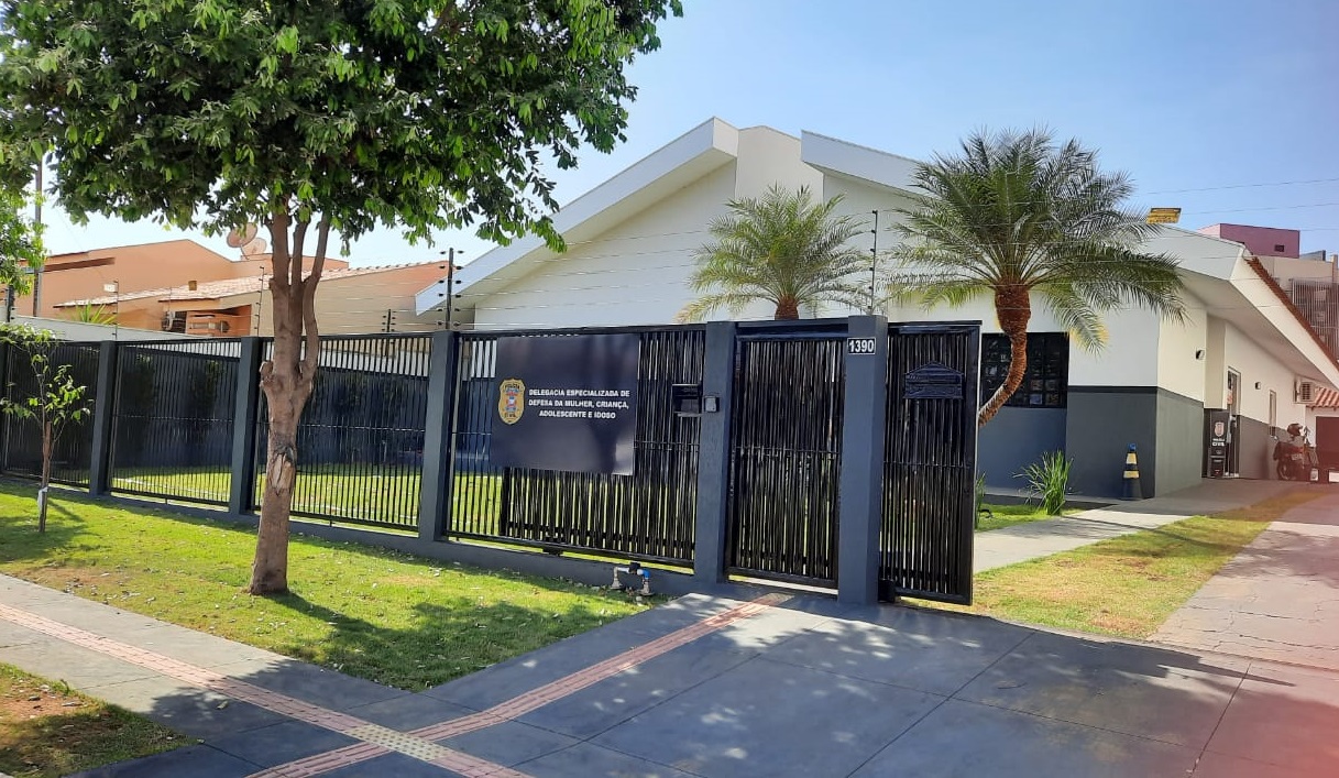Três homens são presos por espancar senhoria em Rondonópolis