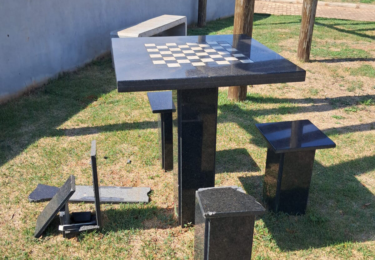 Vandalismo em praças prejudica moradores em Campo Verde