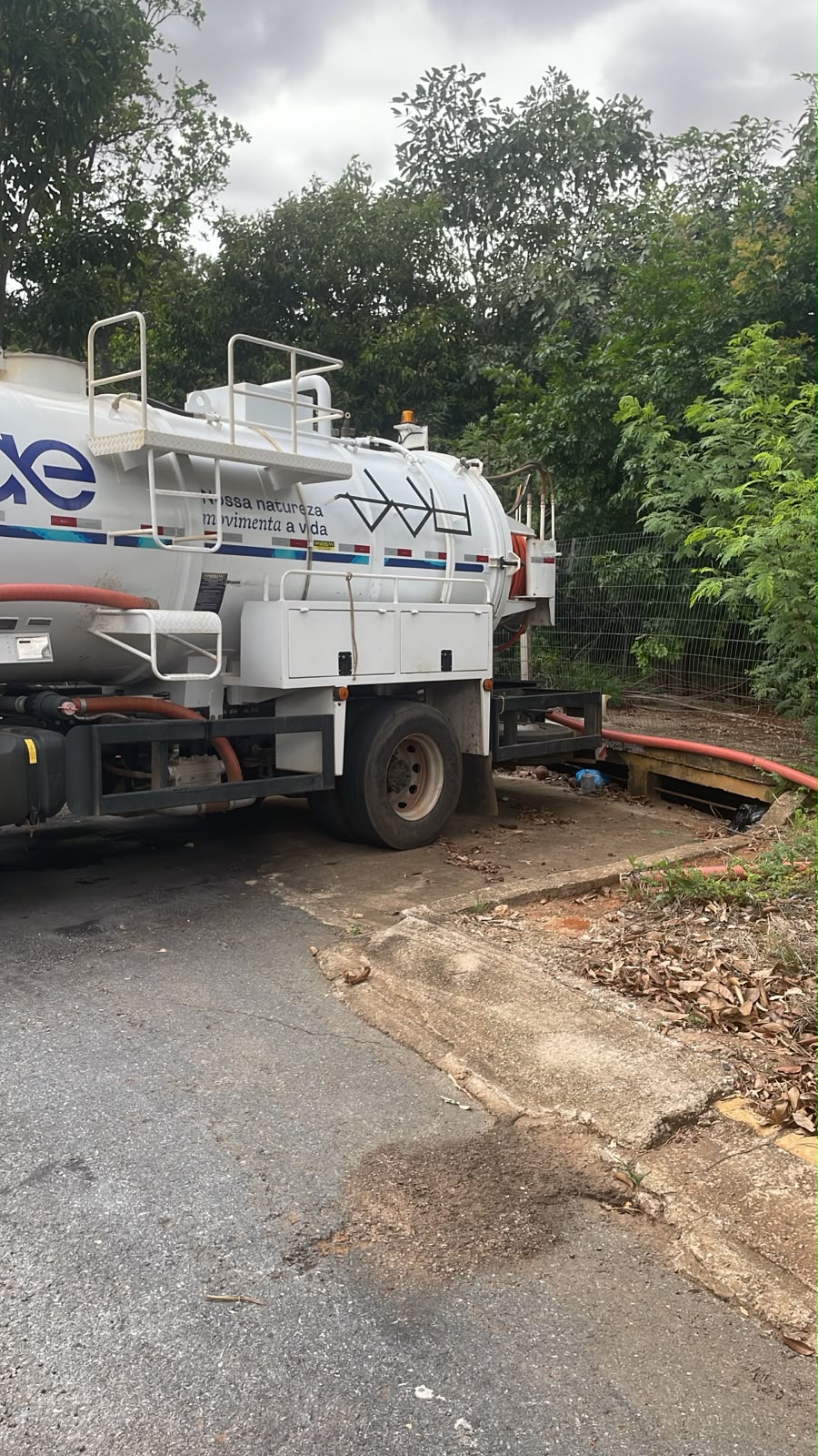 Vazamento de esgoto no Parque das Araras é contido em Campo Verde