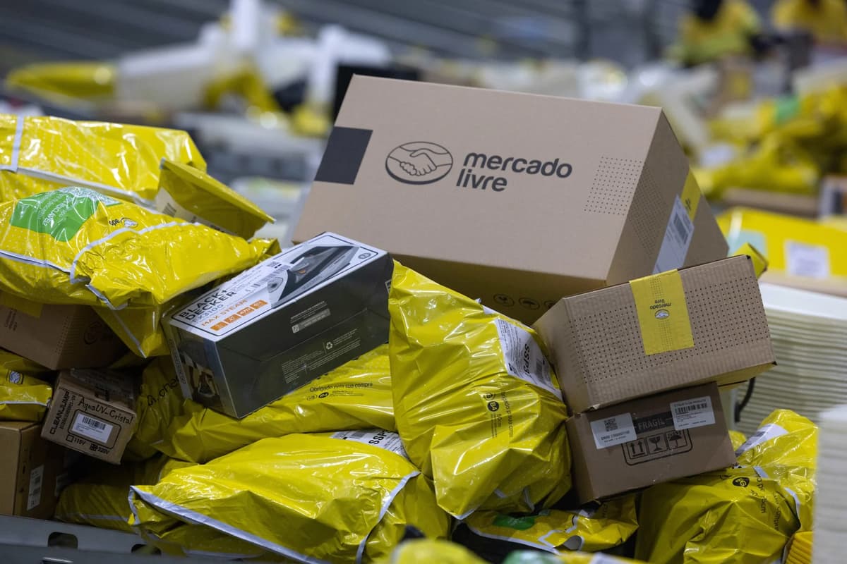 Vazamento químico evacua centro do Mercado Livre em Cuiabá