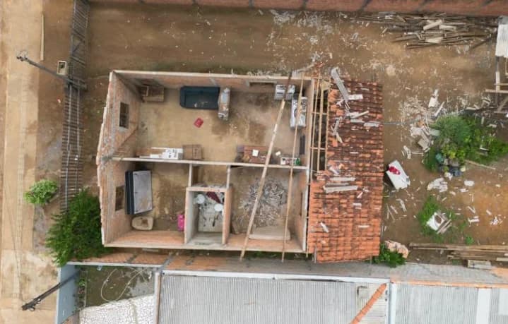 Vendaval destrói casas, deixa desalojados e decreta emergência em Vera