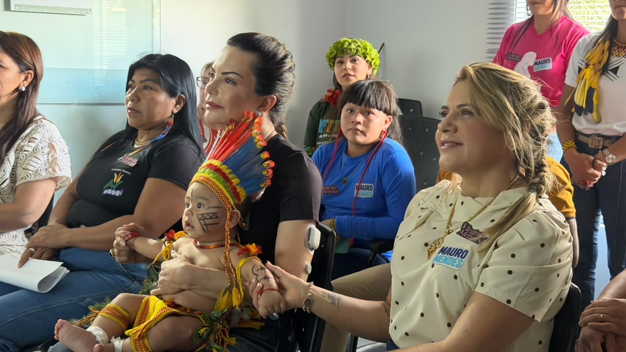 Virginia Mendes visita aldeia em Campo Novo do Parecis