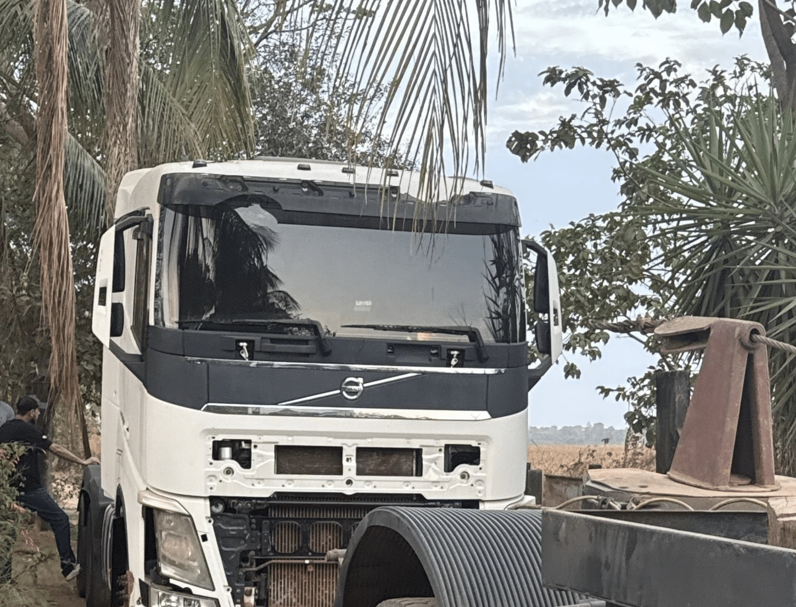 Volvo FH é apreendido pela polícia em investigação de fraude em Sinop