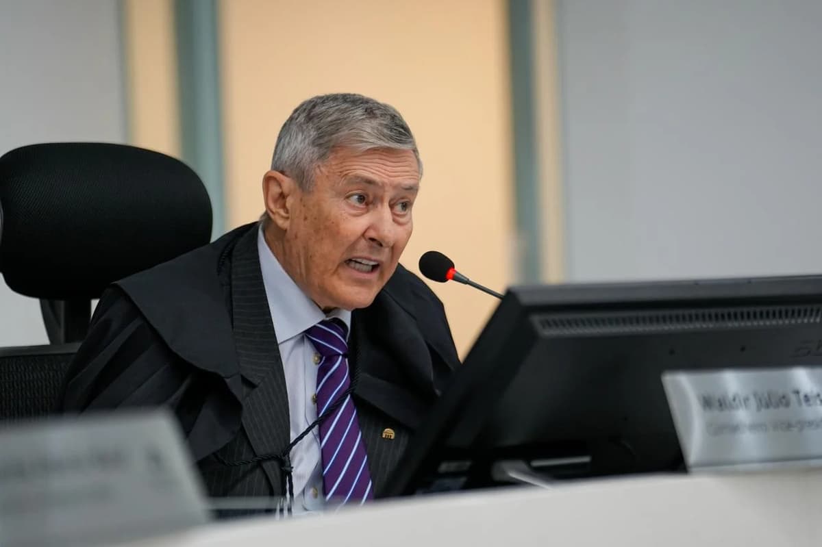Waldir Teis rejeita aposentadoria e quer seguir no TCE de MT
