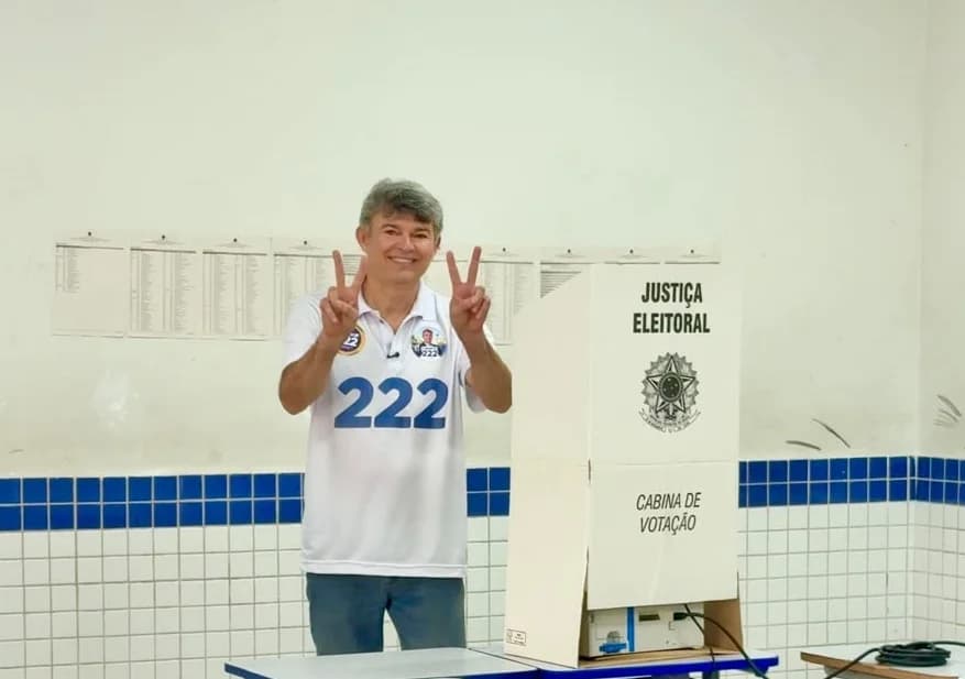Zé Medeiros vota em Rondonópolis e aposta em vitória com Flávio Bolsonaro